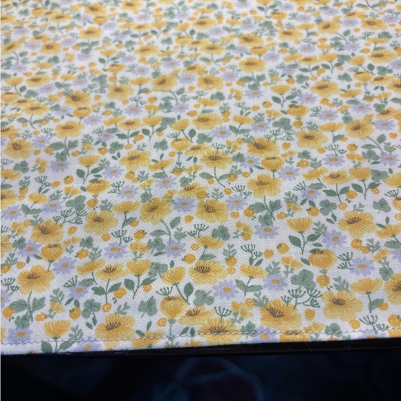 Floral table runner - Picture 2 of 5